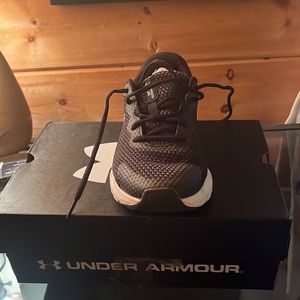Womens UA shoes
